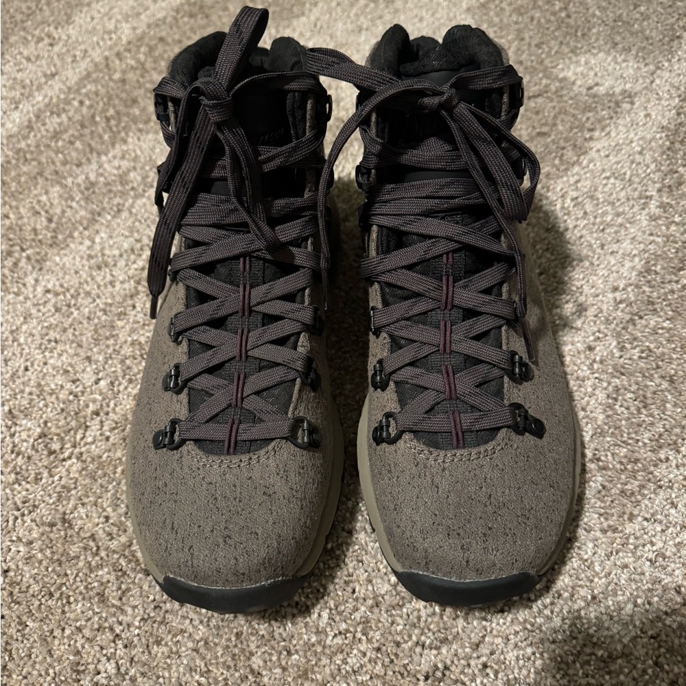 Brand new Danner womens mountain enduroweave hiking boots